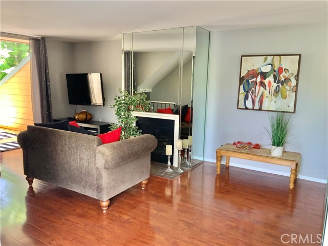 Detail Gallery Image 22 of 45 For 9917 Independence Ave #C,  Chatsworth,  CA 91311 - 2 Beds | 2 Baths