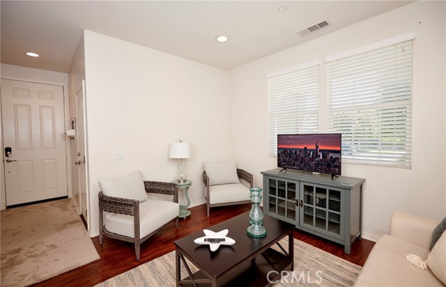 4049 Running Oak Lane, San Bernardino CA: https://media.crmls.org/medias/8319dc73-e547-4bbc-937b-529e0142a49f.jpg