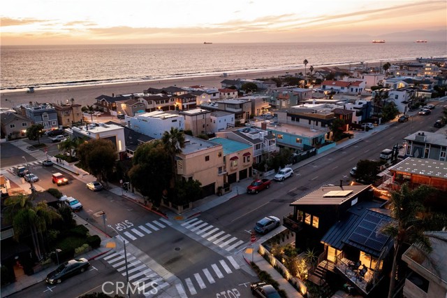 201 24th Street, Hermosa Beach, California 90254, 3 Bedrooms Bedrooms, ,3 BathroomsBathrooms,Residential,Sold,24th,SB21227699