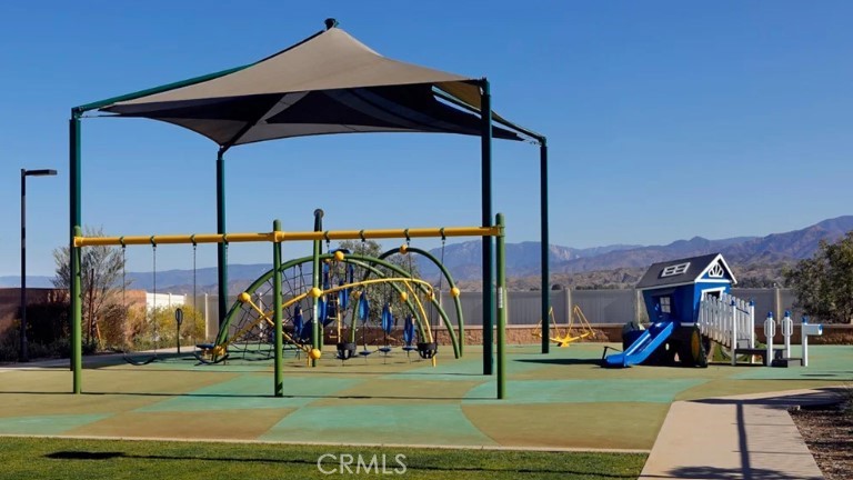 https://media.crmls.org/medias/831b6bbd-4b2f-4b32-9f3f-f64a73832a3d.jpg?preset=X-Large