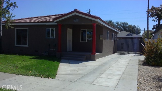 2420 Maine Avenue, Long Beach CA: https://media.crmls.org/medias/831b9681-c982-4a8c-9a94-8f31abd0106b.jpg