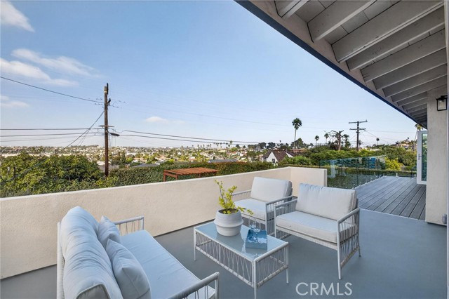 Detail Gallery Image 16 of 61 For 221 via Los Miradores, Redondo Beach,  CA 90277 - 4 Beds | 3/1 Baths