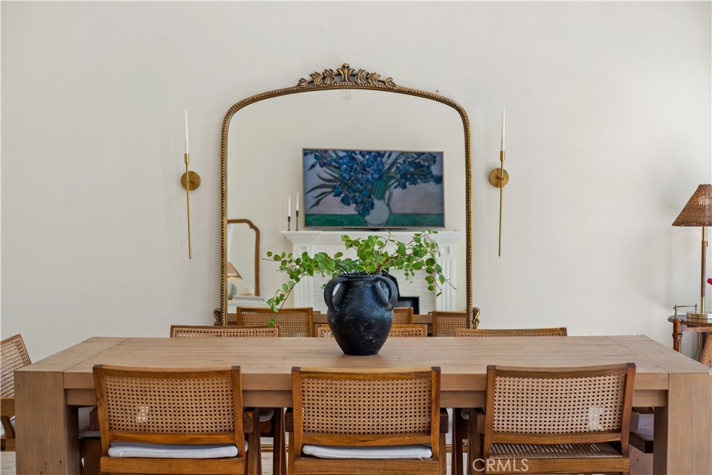 https://media.crmls.org/medias/831d3a1e-ab57-42fb-8402-e2237d9295a1.jpg?preset=X-Large
