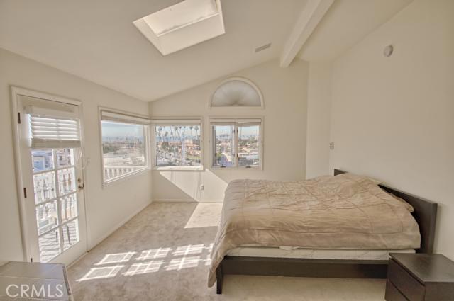 304 Avenue E, Redondo Beach, California 90277, 6 Bedrooms Bedrooms, ,4 BathroomsBathrooms,Residential,Sold,Avenue E,SB13009871