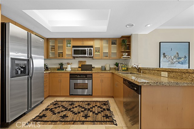 13700 Marina Pointe Drive, Marina del Rey CA: https://media.crmls.org/medias/831de382-cb82-4982-85df-9b64de04ab23.jpg