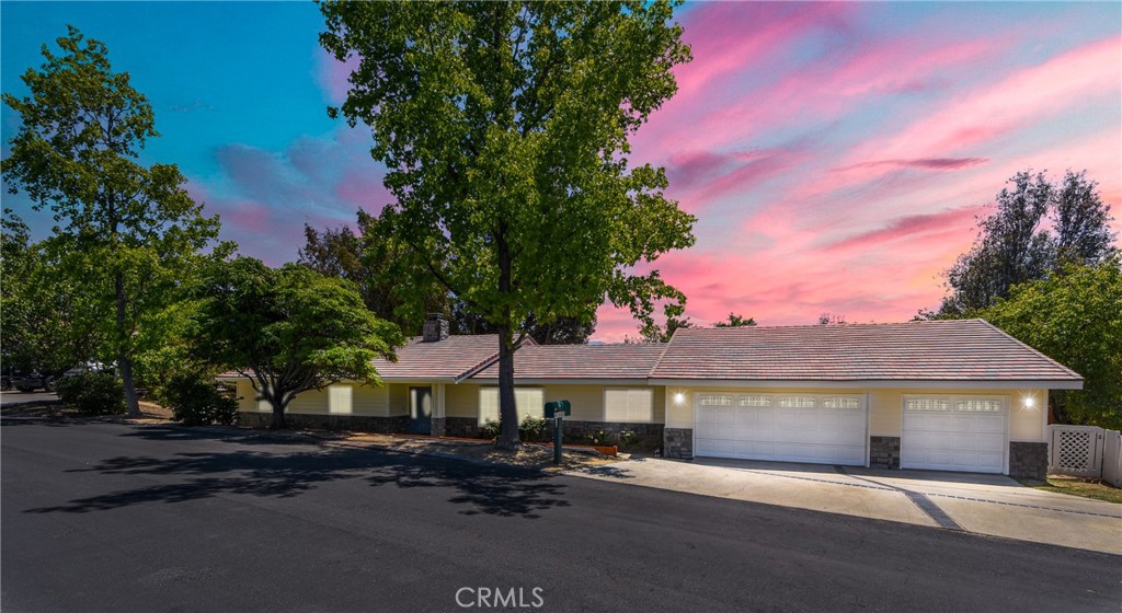 40880 Via Los Altos