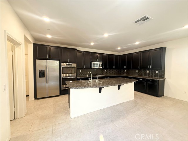 28309 Camino Del Arte Drive, Valencia CA: https://media.crmls.org/medias/831f17a9-ec0e-4aaf-9bff-9de7b23e9238.jpg