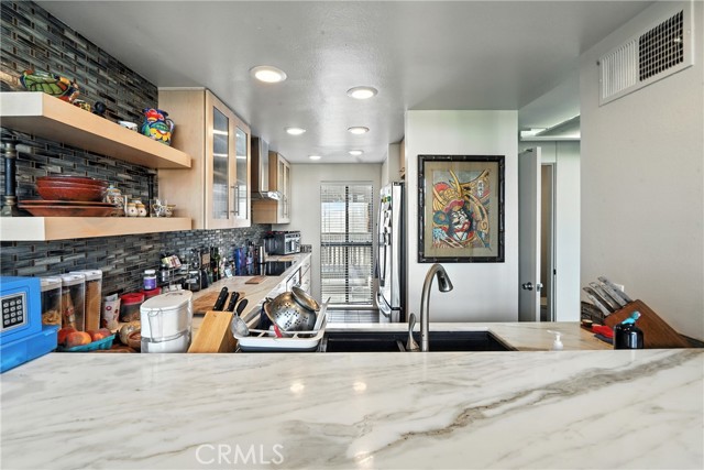 7322 Marina Pacifica N Drive, Long Beach CA: https://media.crmls.org/medias/831f2bf7-3639-4afa-bf63-8154fd95154f.jpg