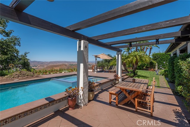 25551 Prado De Las Flores, Calabasas CA: https://media.crmls.org/medias/83203978-9948-4597-8621-55036060aa89.jpg