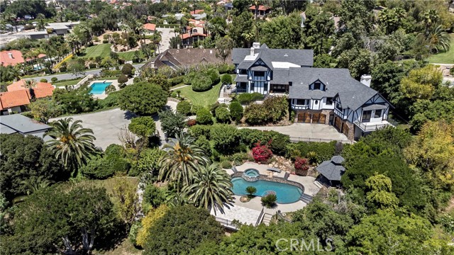 Detail Gallery Image 2 of 75 For 7008 Hawarden Dr, Riverside,  CA 92506 - 6 Beds | 5/1 Baths