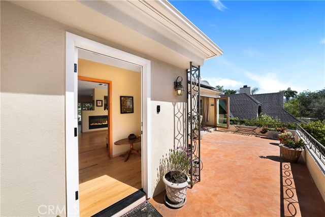 Detail Gallery Image 12 of 56 For 10707 Rochester, Los Angeles,  CA 90024 - 3 Beds | 3 Baths