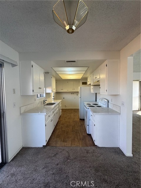 Detail Gallery Image 9 of 10 For 824 W Whittier, Hemet,  CA 92543 - 2 Beds | 2 Baths