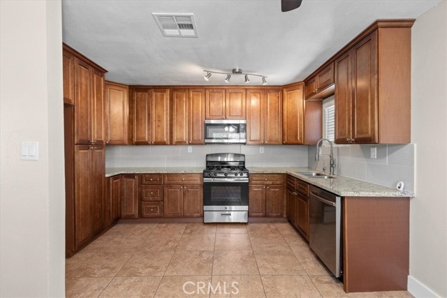 32768 Navajo Trail, Cathedral City CA: https://media.crmls.org/medias/83227991-d07b-46e3-889c-37367b5bb86a.jpg