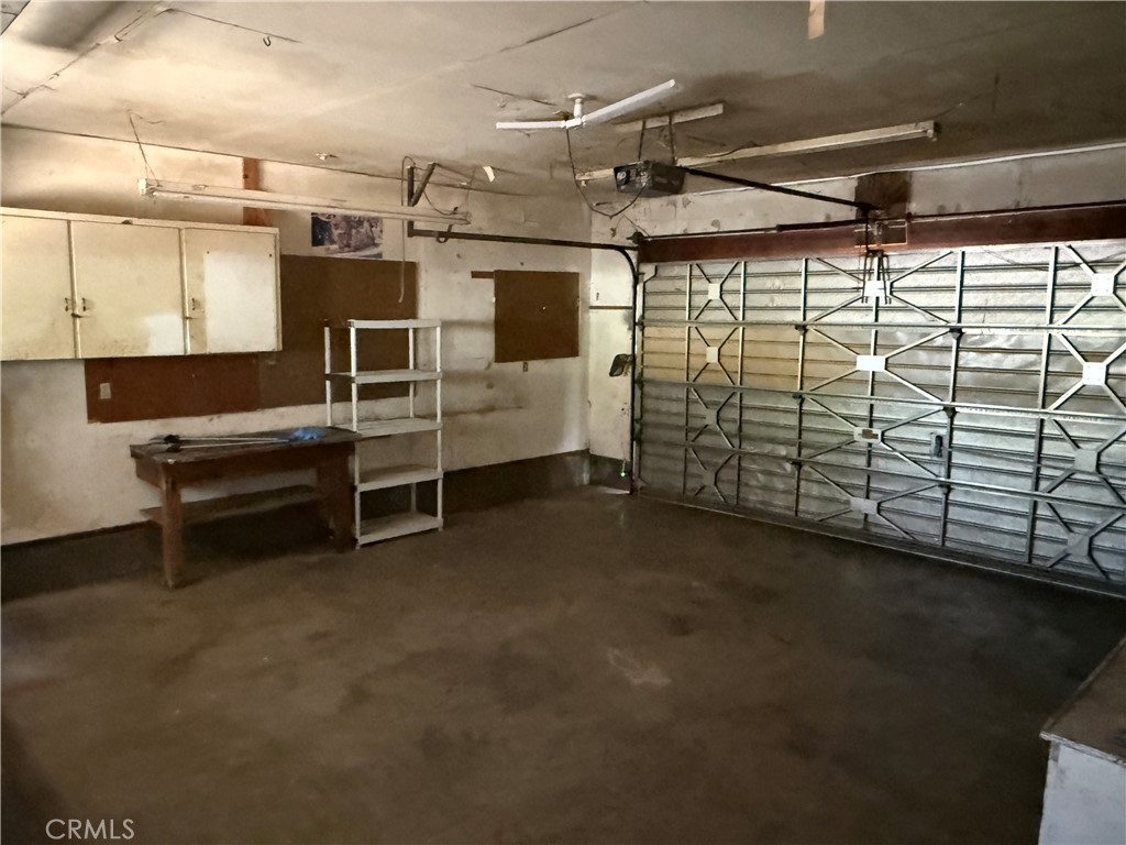 https://media.crmls.org/medias/8323246e-68e4-424e-88c7-d8d939ae3650.jpg?preset=X-Large