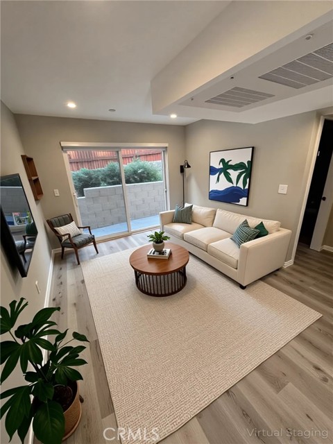 Detail Gallery Image 3 of 8 For 327 N Chicago, Los Angeles,  CA 90033 - 2 Beds | 2 Baths