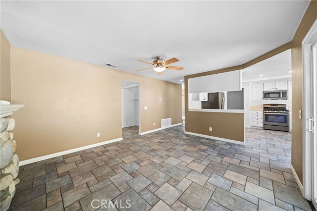 39812 Barcelona, Murrieta CA: https://media.crmls.org/medias/83263d20-63e0-4021-9202-ee62b437ef71.jpg