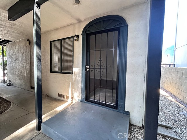 5636 Willowcrest Avenue, North Hollywood CA: https://media.crmls.org/medias/83272ab4-4c58-462a-9e18-ee5d288a2fe7.jpg