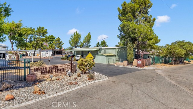 11414 Serra Rd, Apple Valley CA: https://media.crmls.org/medias/8327e4c8-039f-43dd-954c-a6aa654a99df.jpg