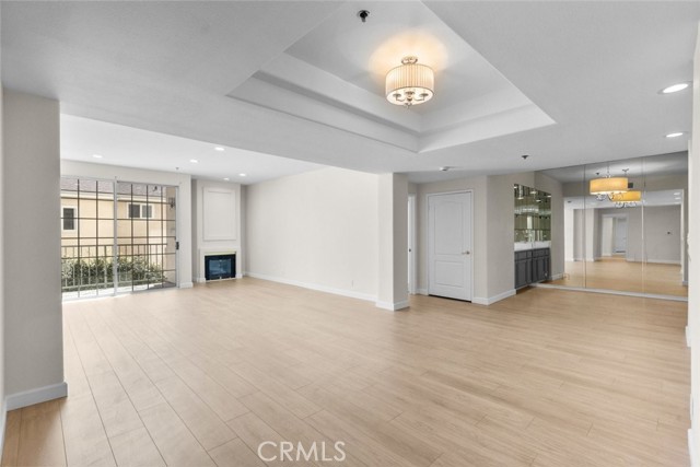 Detail Gallery Image 3 of 32 For 4348 Mammoth Ave #102,  Sherman Oaks,  CA 91423 - 2 Beds | 2/1 Baths