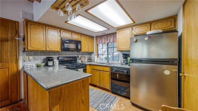 Detail Gallery Image 8 of 48 For 24941 Faulhorn Dr, Crestline,  CA 92325 - 3 Beds | 1/1 Baths