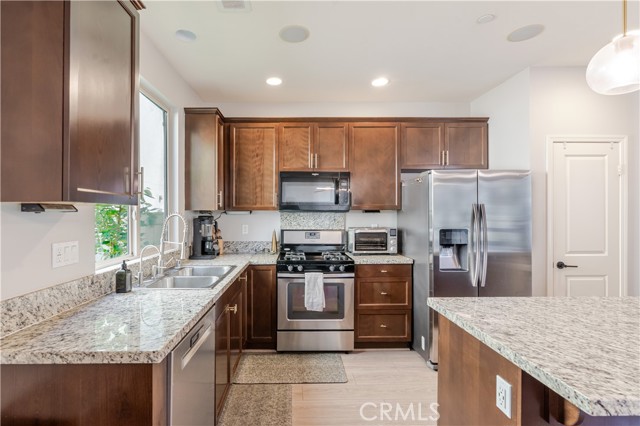 Detail Gallery Image 11 of 55 For 12017 Rock Creek Ct, Hawthorne,  CA 90250 - 4 Beds | 2/1 Baths