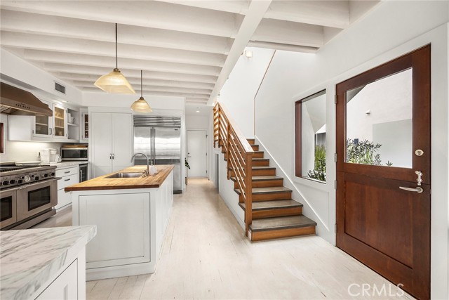 Detail Gallery Image 5 of 45 For 235 Canal St, Newport Beach,  CA 92663 - 4 Beds | 3/1 Baths