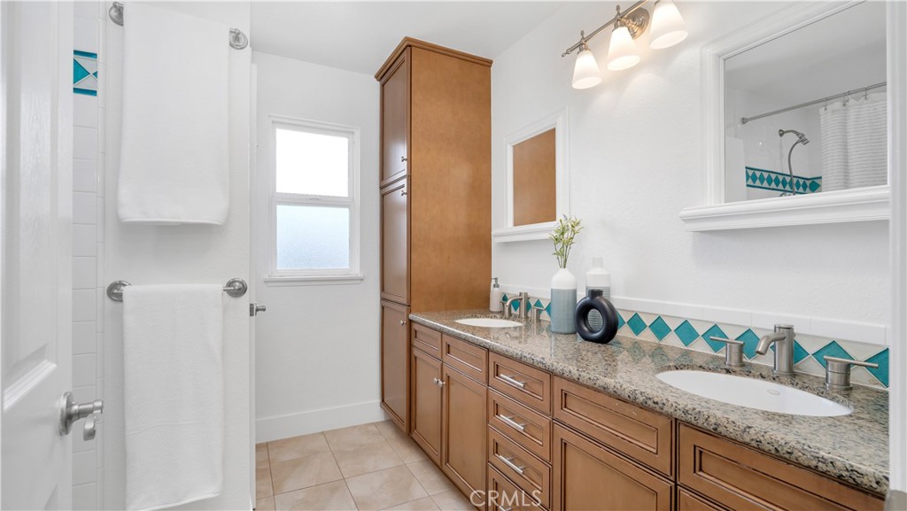 832b9d27 C379 4380 A1fd 3be1d1a9e225