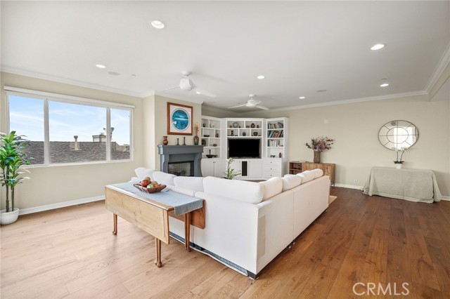 710 11th Street, Hermosa Beach CA: https://media.crmls.org/medias/832bb0ef-9f91-46ae-8a3c-6970c1b4a150.jpg