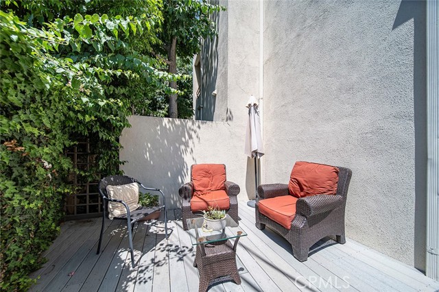 Detail Gallery Image 1 of 1 For 3913 N Virginia Rd #109,  Long Beach,  CA 90807 - 2 Beds | 1 Baths