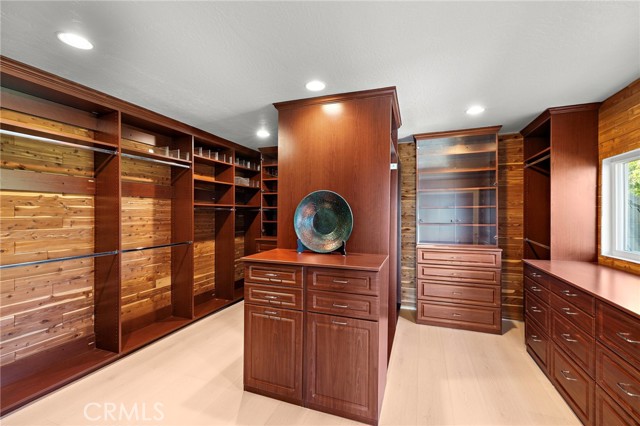 31 Saint Tropez, Newport Beach CA: https://media.crmls.org/medias/832bd52b-7fcb-4841-95ae-babdbffd0a2e.jpg