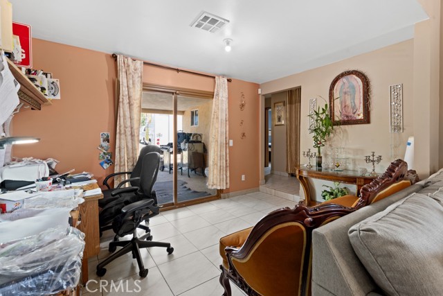 Detail Gallery Image 9 of 39 For 1986 Kern St, San Bernardino,  CA 92407 - 4 Beds | 2 Baths