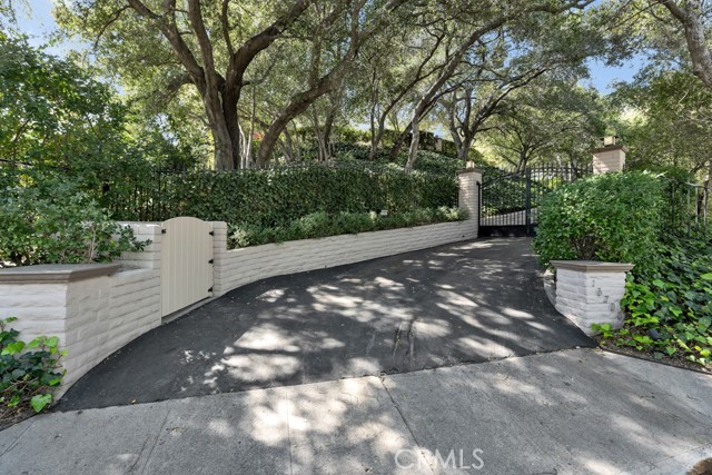 Detail Gallery Image 3 of 67 For 16700 Bosque Dr, Encino,  CA 91436 - 3 Beds | 2/1 Baths