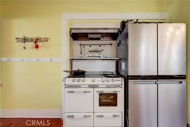 571 W 17th Street, San Pedro CA: https://media.crmls.org/medias/832ca5a6-9bd2-4245-a4fe-745d0f42dae0.jpg