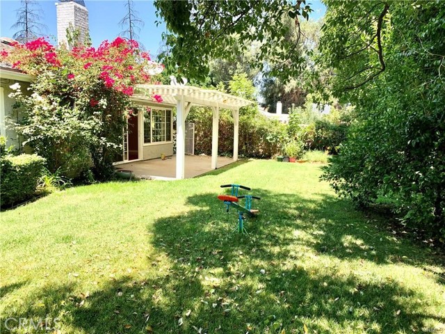 Detail Gallery Image 2 of 8 For 6718 Shoup, Woodland Hills,  CA 91307 - 4 Beds | 2 Baths