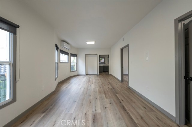 532 W 5th Street, Long Beach CA: https://media.crmls.org/medias/832cfeef-27a5-429e-92db-f66fd75b258b.jpg