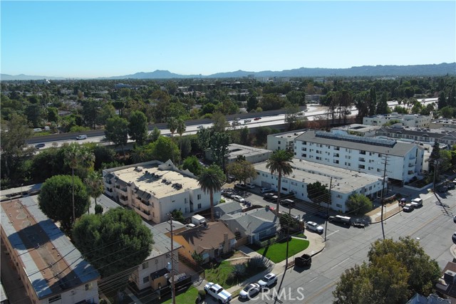 Detail Gallery Image 6 of 11 For 7406 Haskell, Van Nuys,  CA 91406 - 3 Beds | 2 Baths