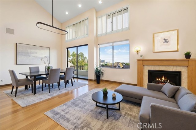 Detail Gallery Image 3 of 29 For 2008 S Bentley Ave #5,  Los Angeles,  CA 90025 - 3 Beds | 3 Baths