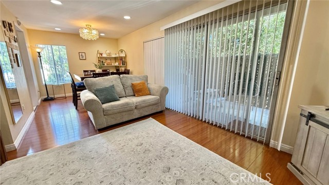 Detail Gallery Image 4 of 37 For 18350 Hatteras, Tarzana,  CA 91356 - 3 Beds | 2 Baths