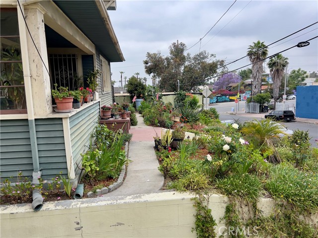 1830 Roosevelt Avenue, Los Angeles, California 90006, 3 Bedrooms Bedrooms, ,1 BathroomBathrooms,Single Family Residence,For Sale,Roosevelt,DW24113842