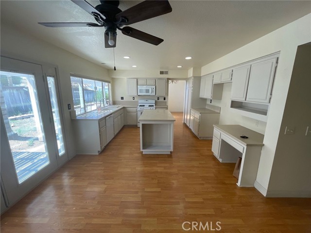 Detail Gallery Image 10 of 28 For 30275 Avenir Way, Menifee,  CA 92584 - 4 Beds | 2/1 Baths