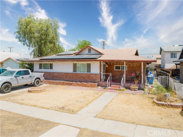 Detail Gallery Image 2 of 3 For 634 W Holt Ave, El Centro,  CA 92243 - 3 Beds | 3 Baths