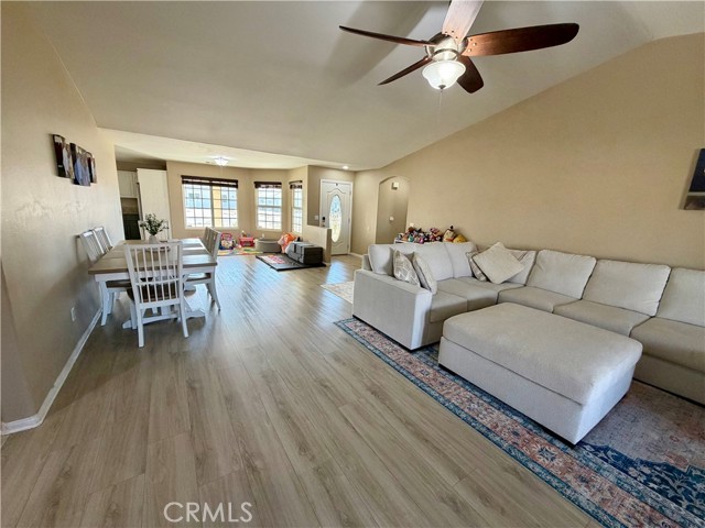 Detail Gallery Image 5 of 29 For 9725 Susan Ave, California City,  CA 93505 - 3 Beds | 2/1 Baths