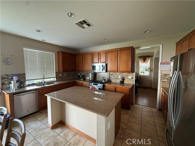 Detail Gallery Image 5 of 8 For 13302 Patricia Ln, Moreno Valley,  CA 92553 - 4 Beds | 3 Baths