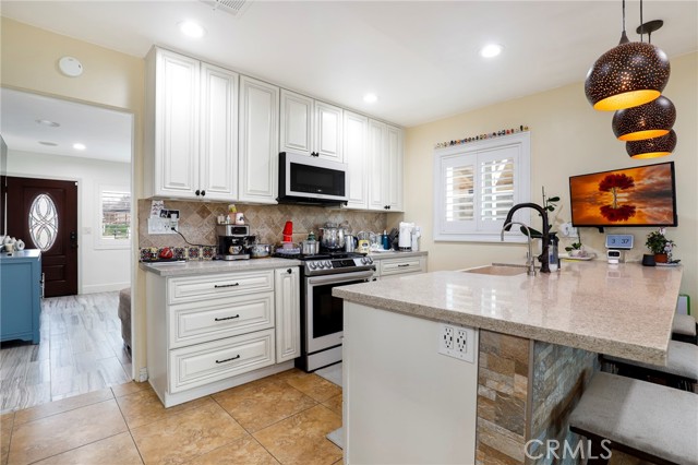 Detail Gallery Image 7 of 23 For 38841 Foxholm Dr, Palmdale,  CA 93551 - 3 Beds | 2 Baths