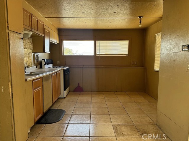 Detail Gallery Image 3 of 10 For 640 Apache, Perris,  CA 92570 - 3 Beds | 1 Baths