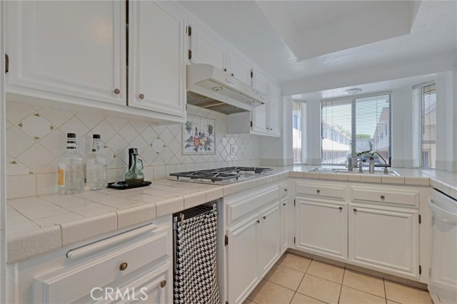 10229 Variel Avenue, Chatsworth CA: https://media.crmls.org/medias/8331e537-c506-4f78-99bd-504b2a5d1a5a.jpg