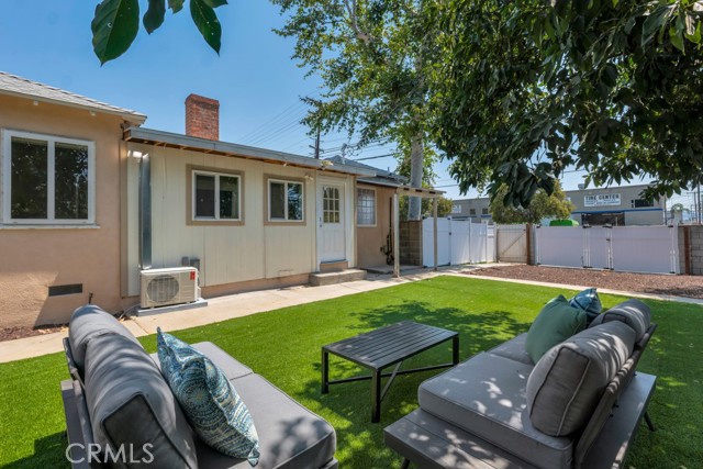 8901 Amigo Avenue, Northridge CA: https://media.crmls.org/medias/83320169-f78a-4d6e-a491-91f4d5601b38.jpg