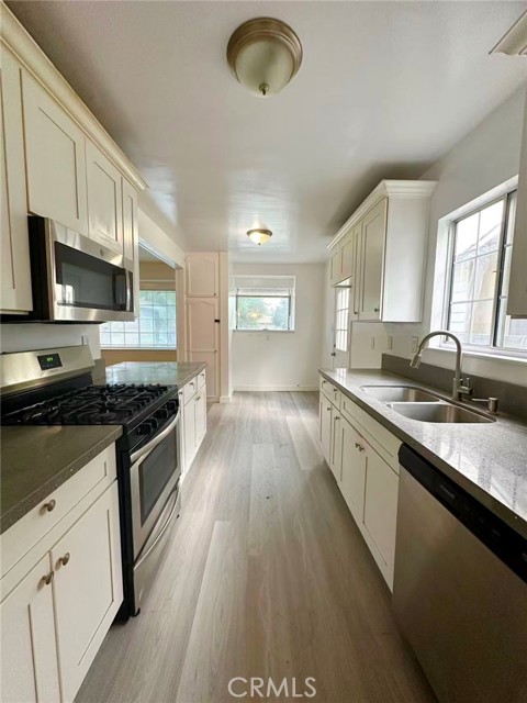 Detail Gallery Image 7 of 15 For 1143 S 9th Ave, Hacienda Heights,  CA 91745 - 4 Beds | 3 Baths