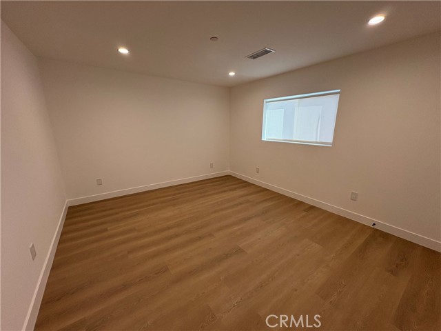 Detail Gallery Image 13 of 21 For 14165 Calvert St, Van Nuys,  CA 91401 - 4 Beds | 4 Baths