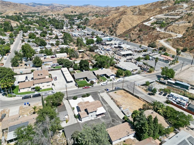 Detail Gallery Image 2 of 20 For 29543 Fitch Ave, Canyon Country,  CA 91351 - 3 Beds | 2 Baths